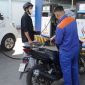 Giá xăng dầu hôm nay 12/7: RON 92 ‘xuyên phá’ đáy mới, E10 chỉ còn 20.003 đồng/lít, bảng đầy bình xe ga 150-160cc