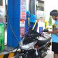 Giá xăng dầu chiều nay 12/7: E10 và RON 92 ‘rơi tự do’, dầu diesel giảm 23.000 đồng/lít, giá lăn bánh VinFast VF 5 'mềm'