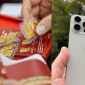 Giá vàng hôm nay tối 13/7 lao dốc cả triệu đồng, chênh lệch mua bán bị nới rộng, giá iPhone 15 Pro Max có rẻ