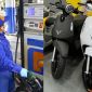 Giá xăng dầu trưa nay 13/7: Xăng E10 RON95 rục rịch về mốc 17.000 đồng, E5 RON92 chạm đáy, xe máy điện VinFast giảm sâu
