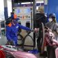 Giá xăng dầu chiều 4/8: Dầu diesel thấp hơn đỉnh 17.100 đồng, E10 và RON 92 cực rẻ, giá lăn bánh Toyota Corolla Cross
