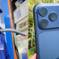 Giá xăng dầu hôm nay tối 4/8 lao dốc mạnh, giá E10, E5 sắp giảm, giá iPhone 17 Pro Max có rẻ?
