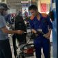 Giá xăng dầu chiều nay 6/8: Xăng E10 và RON 92 cùng giảm cắm đầu, chỉ cách đáy hơn 2.000 đồng, giá đầy bình xe ga 110cc