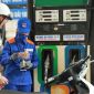 Giá xăng dầu hôm nay 7/8: Dầu diesel rẻ hơn đỉnh 17.200 đồng, xăng E10 và RON 92 giảm sát đáy, giá lăn bánh VinFast VF 3