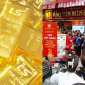Cập nhật giá vàng hôm nay 10/8: Trong nước sáng giảm chiều tăng vọt, người ôm vàng chao đảo vì giá