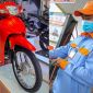 Giá xăng dầu trưa nay 10/8: E10RON95 và RON92 đã lao dốc 9.000 đồng từ đỉnh, Honda Wave Alpha cực rẻ