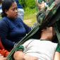 Phát hiện người đàn ông nguy kịch nằm giữa rừng, hiện trường phát hiện nhiều dấu chân đáng ngờ