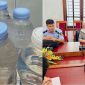Lời thú nhận của người phụ nữ rót nước vào vỏ chai bán cho khách ở gần cổng BV Hữu nghị Đa khoa Nghệ An