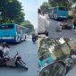 Hà Nội: Hiện trường thương tâm vụ tai nạn giữa xe buýt và xe máy, một cháu bé tử vong tại chỗ