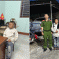 Phản ứng của người bố khi biết tin 2 con trai 13 và 14 tuổi lén lấy xe máy đi gần 600 km thăm bà