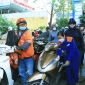 Giá xăng dầu chiều 23/8: Xăng E10 và RON 92 rẻ hơn đỉnh 8.000 đồng, có về 18.000 đồng/lít? Giá đầy bình xe côn tay 150cc