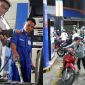 Giá xăng dầu hôm nay 25/8: Xăng E10 giảm gần 9.000 đồng/lít từ đỉnh, khi nào giá xăng giảm tiếp?