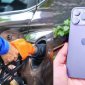 Giá xăng dầu hôm nay sáng 25/8 giảm sâu từ đỉnh, Diesel giảm tới 16.236 đồng/lít, iPhone 14 Pro Max có rẻ?