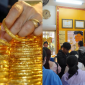 Bảng giá vàng hôm nay 26/8: Vàng miếng SJC vàng nhẫn 9999 diễn biến lạ, vàng thế giới gặp cửa ải lớn