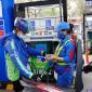 Giá xăng dầu hôm nay 27/8: Xăng E5 RON 92 rất gần mốc 18.000 đồng/lít, E10 RON 95 có giảm sâu? Giá lăn bánh VinFast VF 3