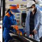 Giá xăng dầu hôm nay 28/8: Xăng E10 RON 95 lao dốc, E5 RON 92 giảm về cách đáy 2.572 đồng, giá đầy bình xe ga 150-160cc