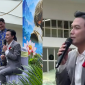 Ca sĩ Mạnh Quỳnh chống nạng, ngồi xe lăn về nước biểu diễn, xúc động xin lỗi khán giả