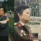 Hai thiếu nữ được chọn kéo cờ trong Lễ tuyên ngôn độc lập 2-9-1945: 1 người về sau là phu nhân Đại tướng Hoàng Văn Thái