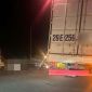 Hiện trường vụ xe máy va chạm với ô tô tải đang dừng đỗ trên Quốc lộ 28B, người đàn ông tử vong tại chỗ