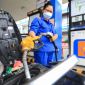 Giá xăng dầu hôm nay 5/9: E10 RON95 và E5 EON92 rất gần 18.000 đồng, Diesel giảm 'cắm đầu', giá đầy bình xe máy Piaggio