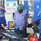 Giá xăng dầu trưa nay 21/9: Dầu diesel gần 30.000 đồng/lít, E10 RON 95 và E5 RON 92 ‘xa bờ’, giá lăn bánh VinFast VF 5