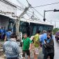 Vụ ô tô chở gần 20 công nhân tông xe máy, đâm gãy trụ điện ở Tây Ninh: Một người phụ nữ nguy kịch
