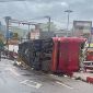 Tai nạn liên hoàn khiến ô tô giường nằm chở 13 người lật trên QL1, nhiều người bị thương 