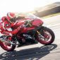 500RR 2025 gặp 500RR 2026: Ngoại hình gần như giống hệt, nhưng bên trong đã khác một trời một vực