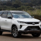 Toyota Fortuner thế hệ mới lộ diện trên đường phố: Nâng cấp mạnh, Ford Everest và CX-8 ‘toát mồ hôi’