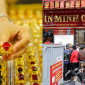 Cập nhật giá vàng hôm nay chiều 27/9: Vàng SJC vàng 9999 lùi kịch kim, người người tranh thủ mua vào