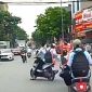 Nhà trường nói gì vụ nữ sinh Bắc Ninh bị bạn túm tóc kéo ngã trên đường rồi bỏ chạy?
