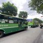 Vượt xe buýt tưởng đơn giản nhưng cực nguy hiểm: Chỉ một cú lắc tay lái có thể trả giá đắt