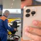 Giá xăng dầu hôm nay 8/10: Xăng E10 tăng 5 lần liên tiếp vẫn dưới 28.000 đồng/lít, iPhone 16 Pro Max rẻ kỷ lục