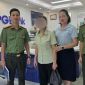 Nữ công nhân SN 1979 có giao dịch đáng ngờ, nhân viên ngân hàng trình báo ngay công an và cái kết