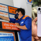 Giá xăng dầu hôm nay chiều 15/10 đồng loạt giảm, E10 giảm hơn 1.200 đồng, iPhone 14 Plus có giảm?