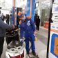 Giá xăng dầu tối nay 17/10: E5 RON 92 và E10 RON 95 ồ ạt giảm, dầu diesel rẻ hơn cả tuần trước, giá đầy bình xe ga 110cc