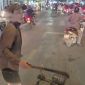 Danh tính người đàn ông chửi bới, cầm gậy đập phá ô tô tải ở TPHCM