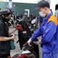 Giá xăng dầu hôm nay 20/10: Dầu giảm ‘chóng mặt’, E10 RON 95 và RON 92 còn cách đáy bao nhiêu? Giá lăn bánh VinFast VF 8
