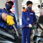 Giá xăng dầu hôm nay 23/10: Tăng giảm trái chiều, chi phí mua 5 lít xăng, dầu thay đổi thế nào?