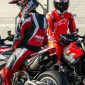 Ducati Hypermotard V2 2026 chốt giá tại Ấn Độ: Bản SP đắt hơn 100 triệu có gì đặc biệt?