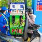 Giá xăng dầu chiều nay 23/10: E10 RON 95 giảm vèo vèo, E5 RON 92 về cách đáy 6.200 đồng, giá đầy bình xe ga 150-160cc