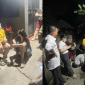 Phụ huynh trường tiểu học Hoài Đức (Hà Nội) bất ngờ kiểm tra bếp ăn, phát hiện loạt vỏ hộp thực phẩm lạ