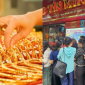 Cập nhật giá vàng hôm nay 31/10: Vàng SJC vàng nhẫn 9999 lao dốc 4,4 triệu đồng/lượng phiên sáng!