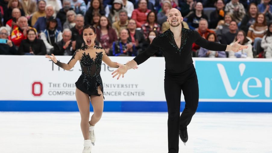 Cổ tích Olympic mùa đông 2026: Cặp đôi gãy chân, phẫu thuật não vẫn giành HCV gây chấn động