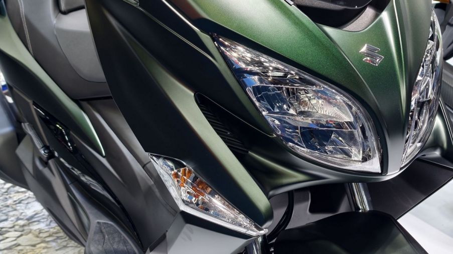 Suzuki chính thức ra mắt ‘huyền thoại xe ga’ mới chất hơn Honda SH: Có phanh ABS 2 kênh, giá hấp dẫn