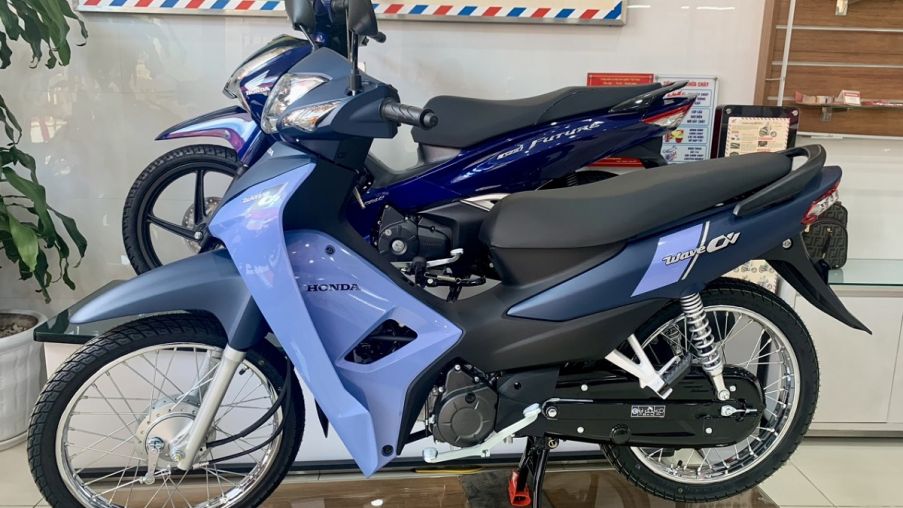 Giá xăng dầu trưa nay 18/4: RON 92 và RON 95 rẻ như nước, Honda Wave Alpha giảm kịch sàn đấu xe điện