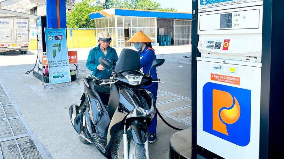 Giá xăng dầu trưa nay 21/6: RON 92 ‘rơi’ xuống ‘đáy’ mới, E10 chỉ còn 20.000 đồng/lít, bảng giá đầy bình ô tô Mazda