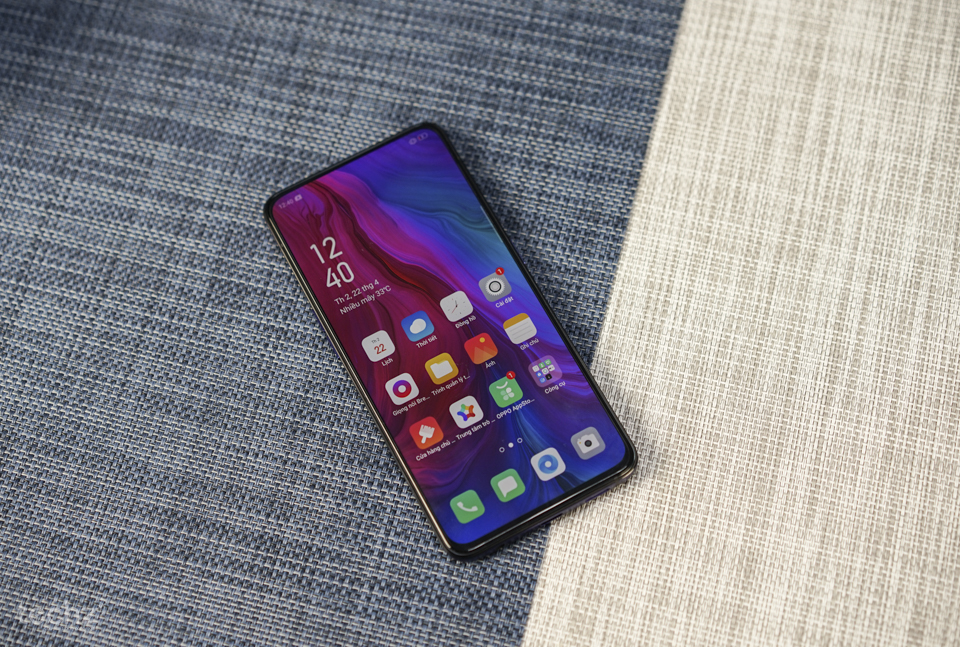 Trên tay OPPO Reno: Máy đẹp xuất sắc, hoàn thiện chất lượng, camera thò thụt siêu độc Trên tay OPPO Reno: Máy đẹp xuất sắc, hoàn thiện chất lượng, camera thò thụt siêu độc