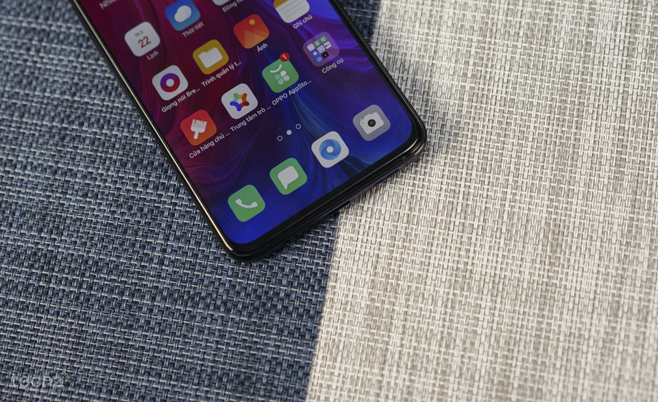 Trên tay OPPO Reno: Máy đẹp xuất sắc, hoàn thiện chất lượng, camera thò thụt siêu độc Trên tay OPPO Reno: Máy đẹp xuất sắc, hoàn thiện chất lượng, camera thò thụt siêu độc