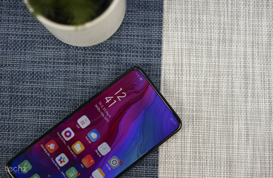 Trên tay OPPO Reno: Máy đẹp xuất sắc, hoàn thiện chất lượng, camera thò thụt siêu độc Trên tay OPPO Reno: Máy đẹp xuất sắc, hoàn thiện chất lượng, camera thò thụt siêu độc